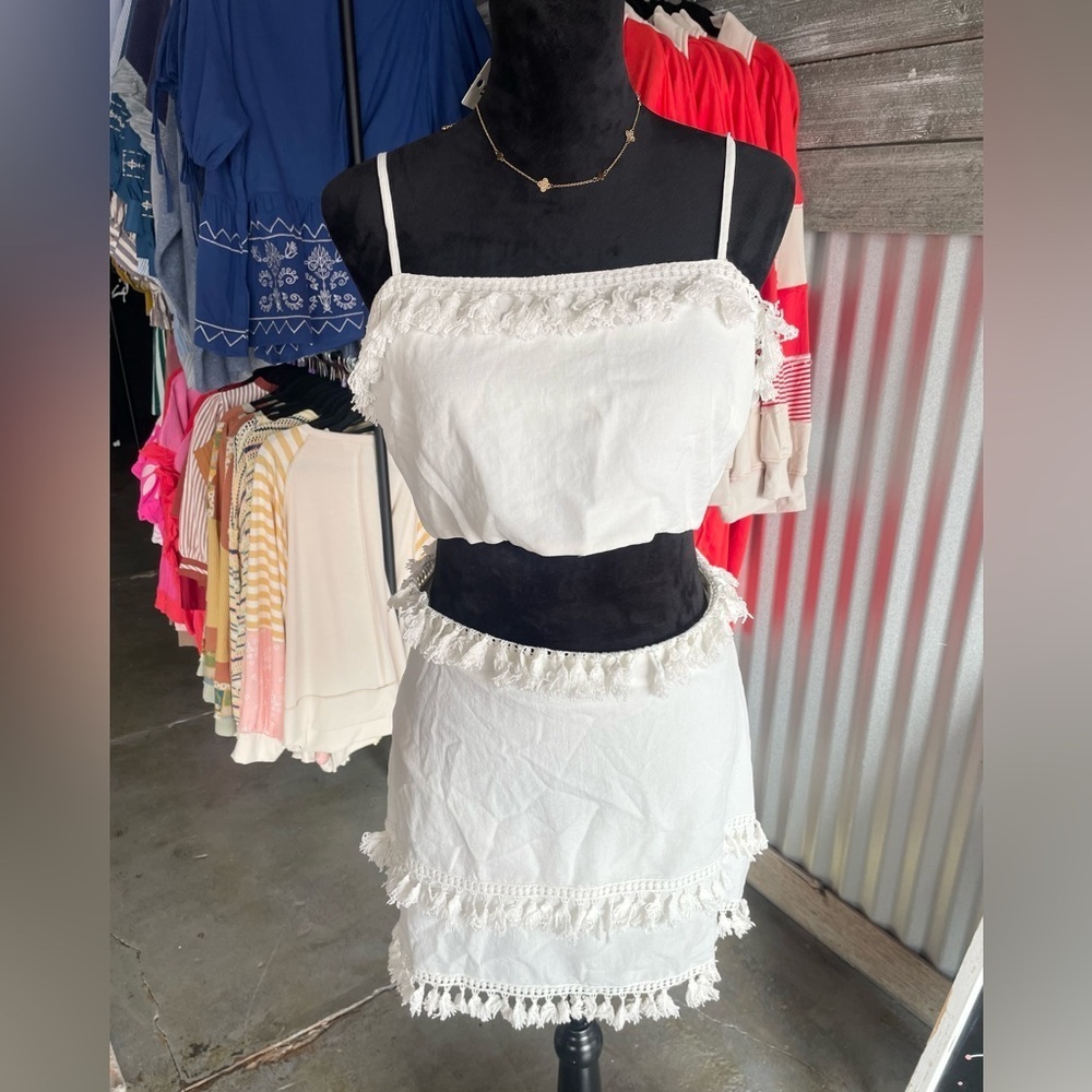 NWT Cloud Ten White Two-Piece Set Crop Top/Mini Skirt with Tassels Size Large